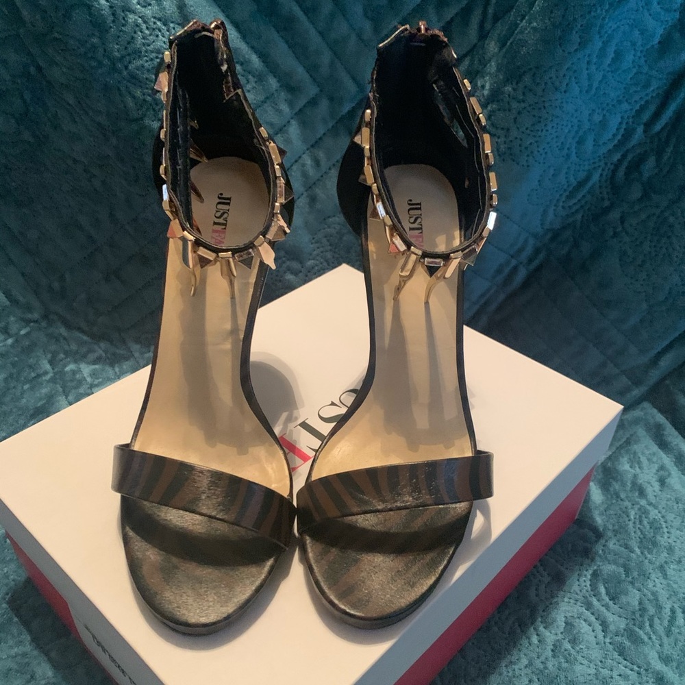 Black and brown printed heels
